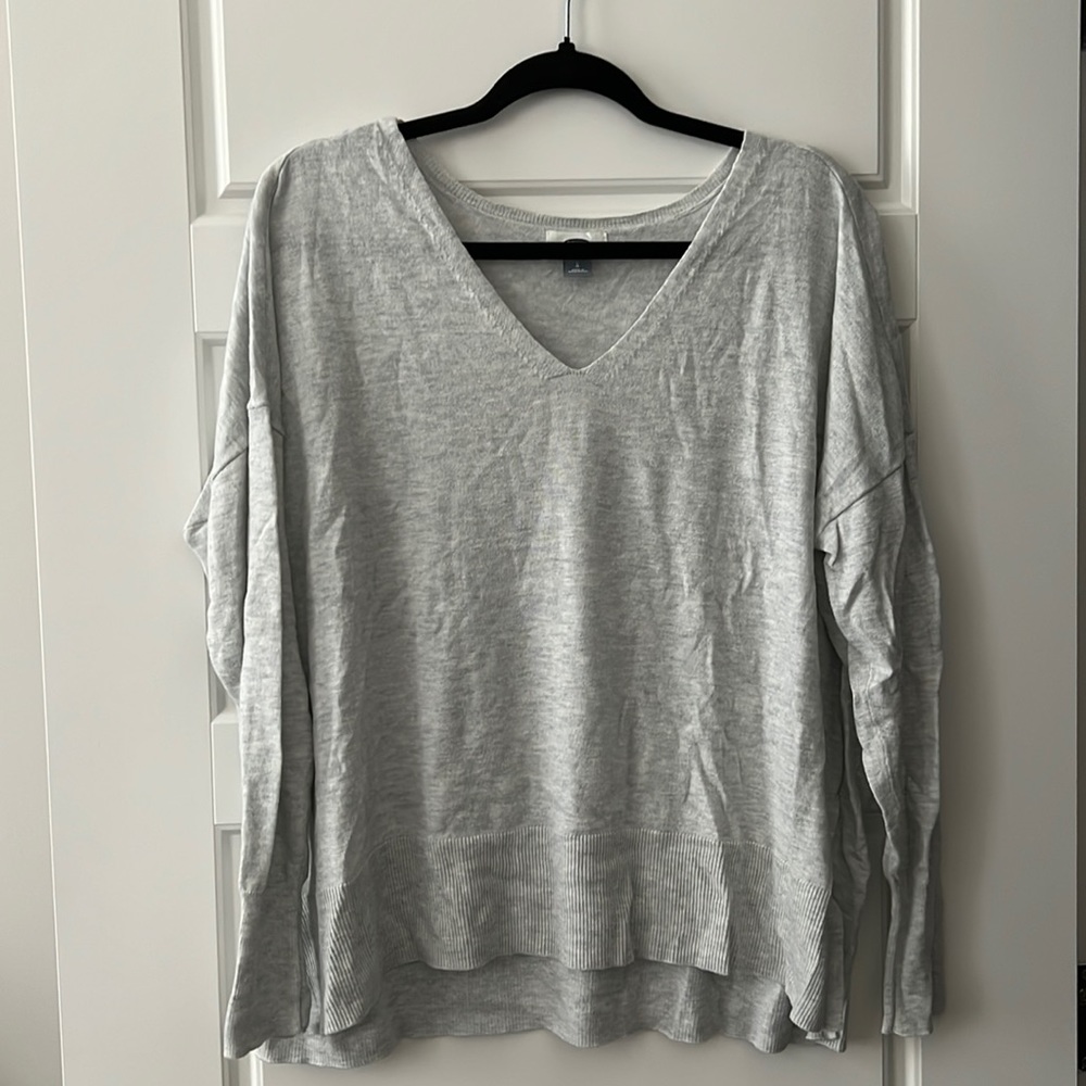 GREY SWEATER